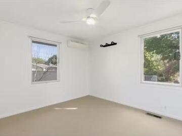 Charming 22 Medley Street, Chifley House for rent Listed by P.
