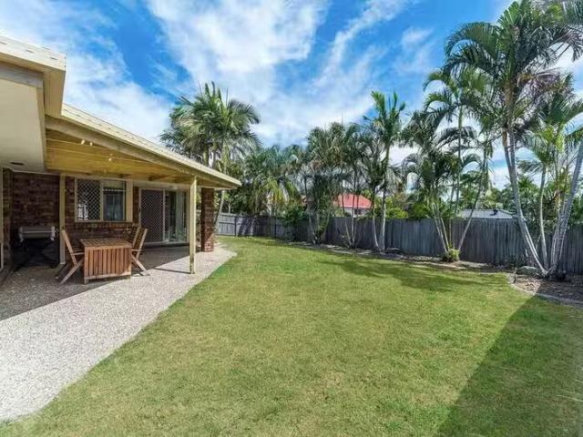 Deal! 22 Oak Hill Crescent, Parkwood, QLD 4214