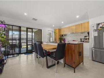 Cozy 22 Pademelon Street, Throsby House for rent Listed by Li.