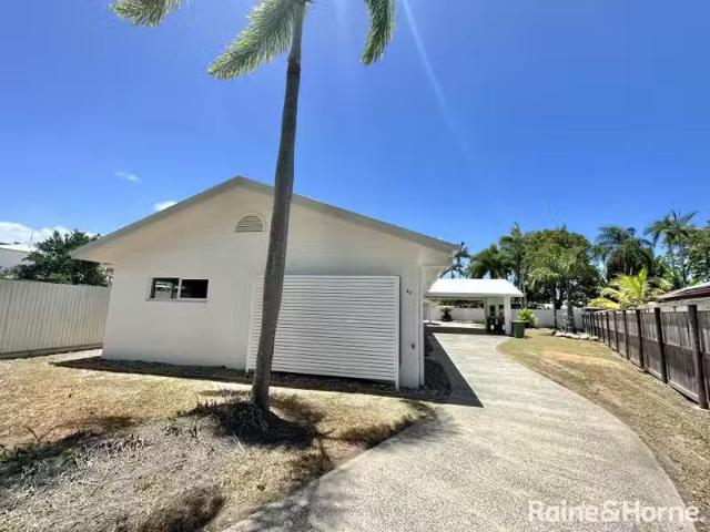 Nice 22 Ribbon Avenue, Port Douglas QLD 4877