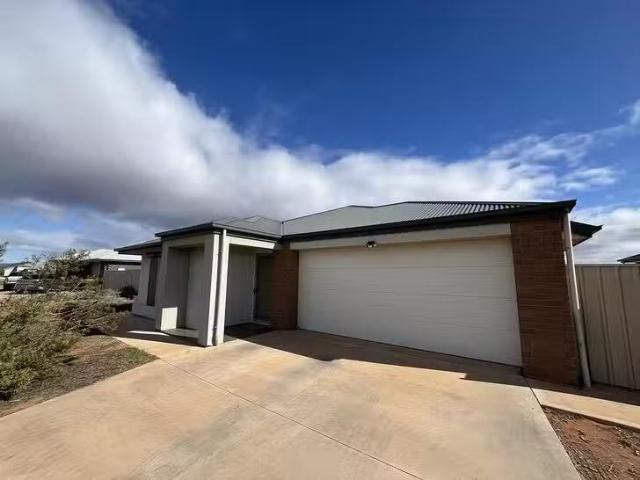 Charming 22 Sherry Road, Port Augusta West, SA 5700
