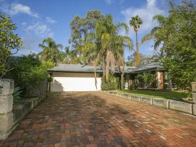 For Rent! 22 Stringybark Drive, Forrestfield, WA 6058