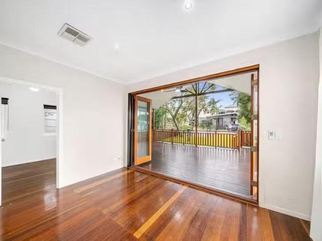 For Rent! 22 Sunday Street, Shorncliffe, QLD 4017