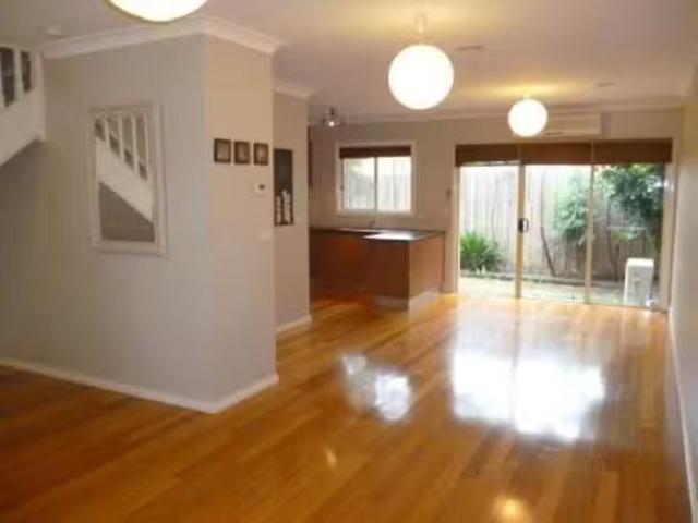 Just in! 2/2A Yardley Street, Maidstone, VIC 3012