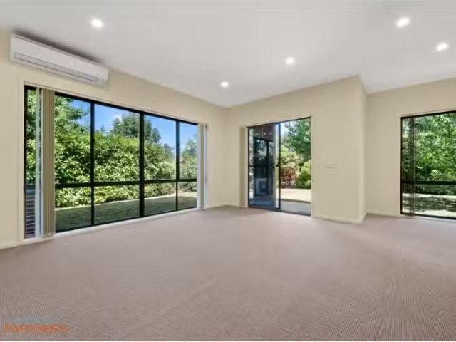 New 23/25 Jerrabomberra Avenue, Narrabundah Townhouse for rent.