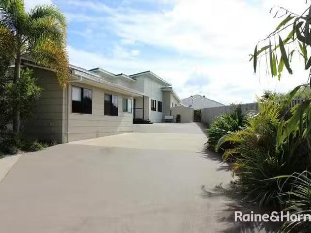 Rental! 2/33 Narrabeen Street, Blacks Beach, QLD 4740