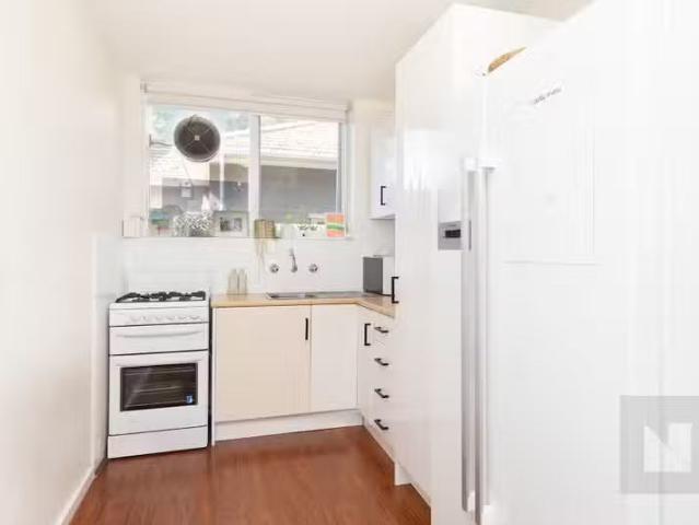 Rental! 2/37 Somerville Road, Yarraville VIC 3013