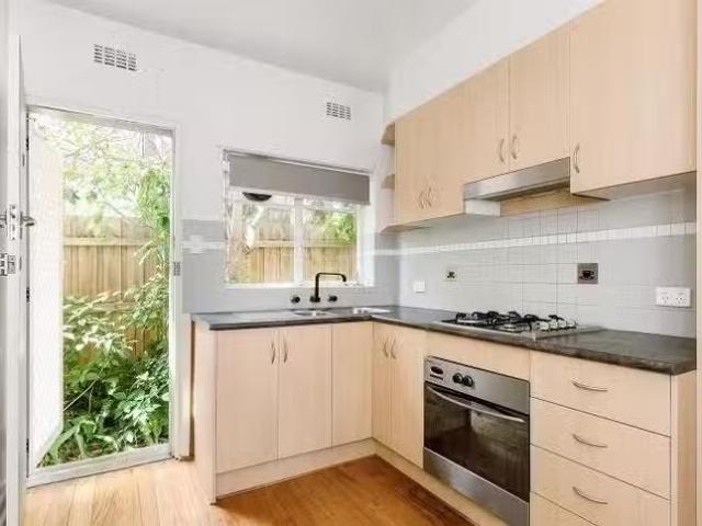 For Rent! 2/384 Auburn Road, Hawthorn, VIC 3122