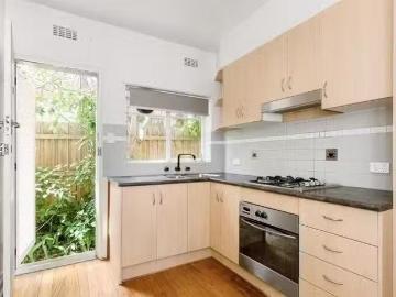 Cozy 2/384 Auburn Road, Hawthorn, VIC 3122