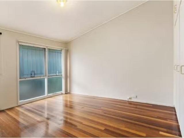Charming 2/38 Wellington Street, Coorparoo Apartment for rent.