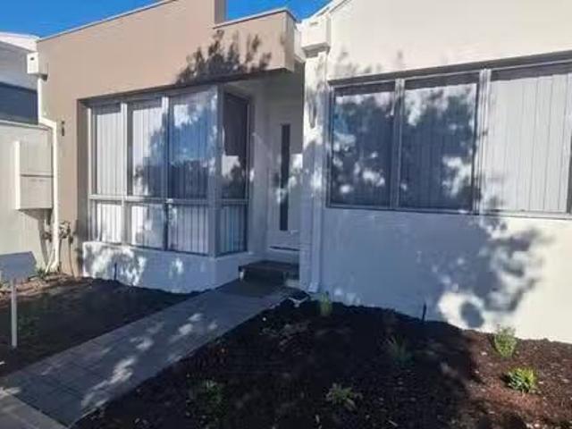 For Rent! 27 Broadwater Avenue, Anketell, WA 6167