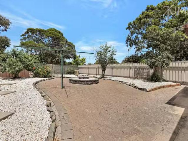 Rental! 27 Cambourne Crescent, Seaford, SA 5169