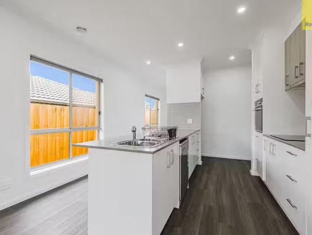 Just in! 27 Hamish Road, Darley, VIC 3340