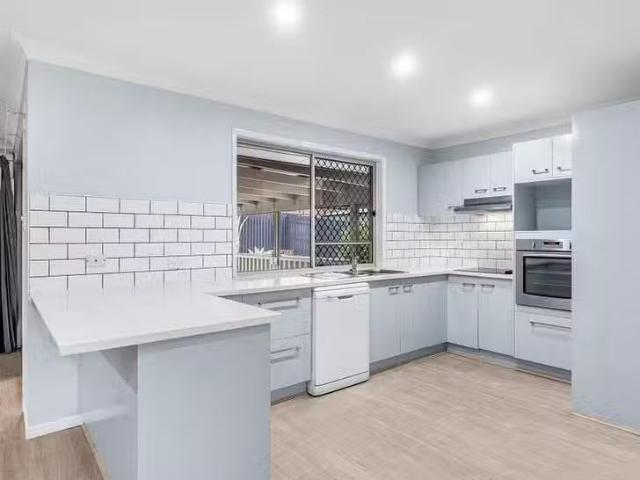 Deal! 27 Jacaranda Street, Wynnum West, QLD 4178