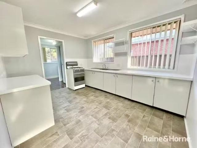 New 240 Rankin Street, BATHURST House for rent Listed by Rent.