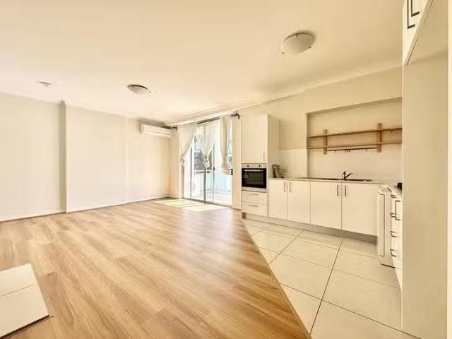Nice 24/12 16 Hope Street, Rosehill, NSW 2142