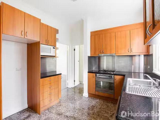 Charming 2/41 Grange Road, Toorak, VIC 3142