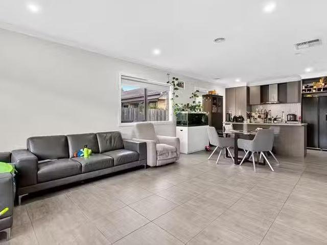 Nice 2/43 Fifth Avenue, Dandenong, VIC 3175