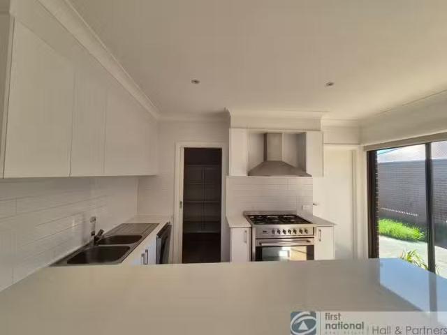 Deal! 245 Pink Hill Boulevard, Officer VIC 3809
