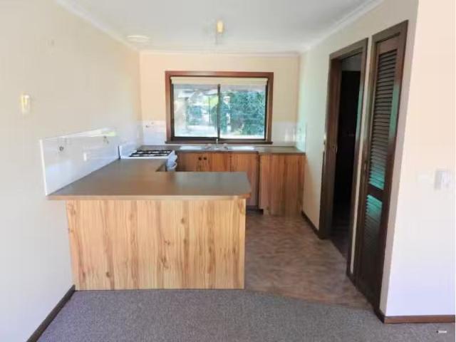 Unique 2/494 Mc Donald Road, Lavington Apartment for rent Lis.