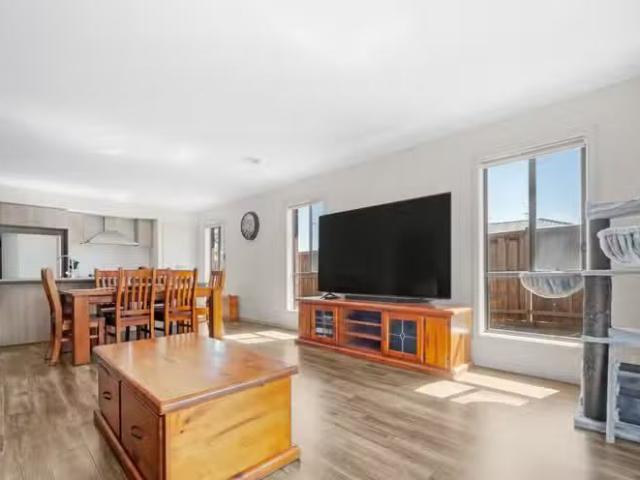 For Rent! 24 Yang Rd, Mambourin VIC 3024