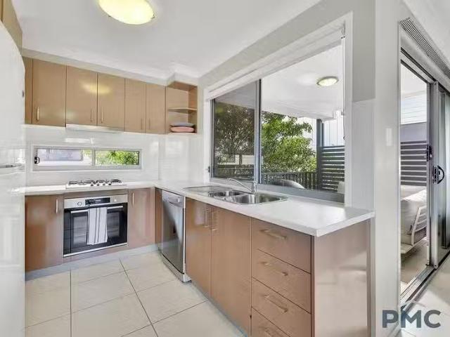 Rental! 2/4 Burnley Street, Newmarket, QLD 4051