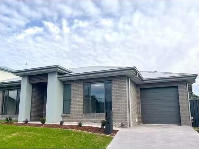 Unique 2/4 Cambrian Place, East Maitland House for rent Liste.