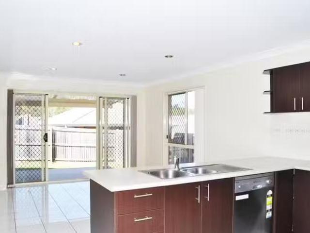 Cozy 24 Daisy Street, Springfield Lakes, QLD 4300