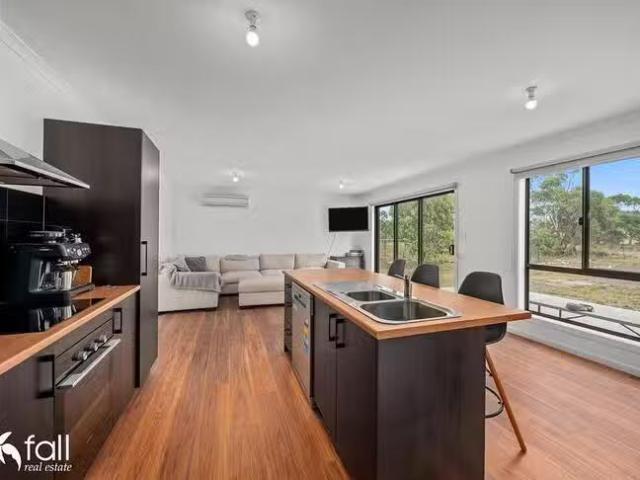Cozy 24 Gellibrand Street, Dunalley, TAS 7177