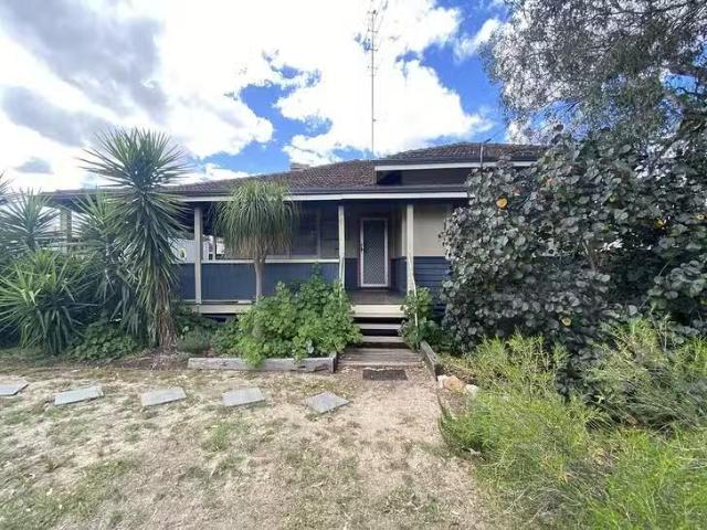 Cozy 24 Mitchell Avenue, Northam, WA 6401