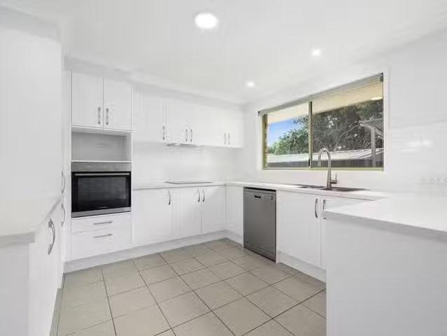 Deal! 2/4 Muirfield Place, Banora Point, NSW 2486