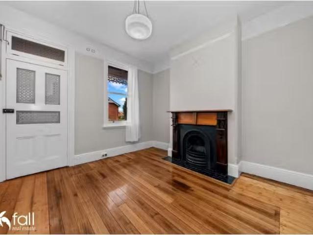 Deal! 24 Nixon Street, SANDY BAY House for rent Listed by Nao.