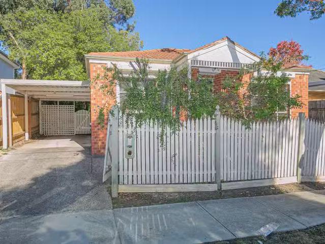 Cozy 24 Paramount Avenue, Blackburn South, VIC 3130