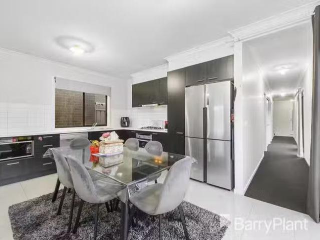 Deal! 24 Parkleigh Drive, Kurunjang, VIC 3337