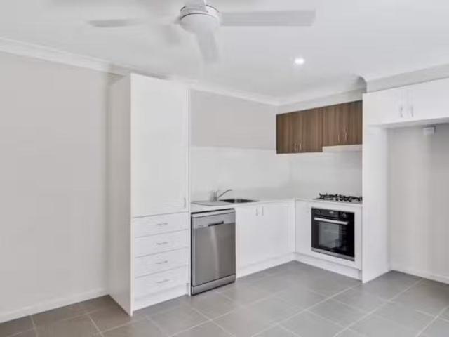 For Rent! 2/4 Rawmarsh St, Farley Townhouse for rent Listed b.