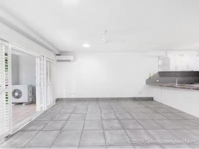 Just in! 25/176 Sydney Street, NEW FARM Apartment for rent Li.