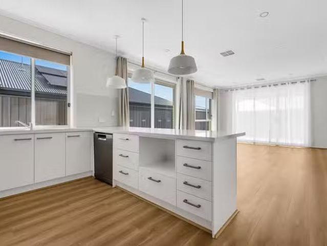 Just in! 253 Newton Boulevard, Munno Para, SA 5115