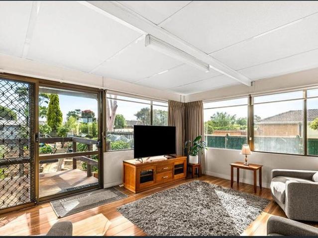 For Rent 256 Furlong Road, St Albans VIC 3021
