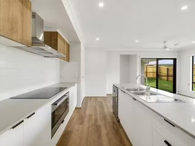 Nice 25 Brewster Road, Glenvale, QLD 4350