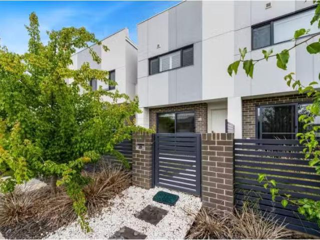 Rental! 25 Hedditch Court, Strathnairn House for rent Listed.