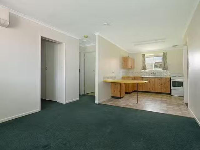 Just in! 2/5 Kingsford Smith Drive, Wilsonton, QLD 4350