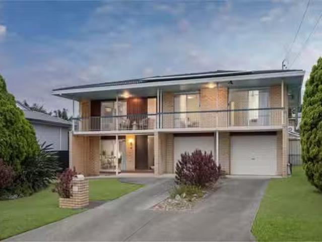 Rental! 25 Kiparra Street, Mansfield, QLD 4122
