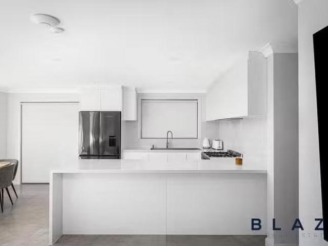 Just in! 25 Lismore Street, Hoxton Park, NSW 2171
