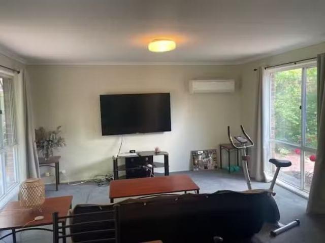 Charming 25 Ringrose Crescent, ISAACS House for rent Listed b.