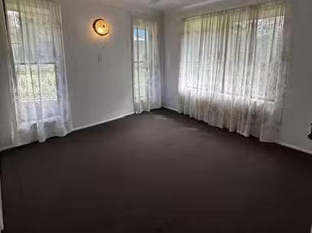 Deal! 25 Shorelands Drive, Withcott, QLD 4352