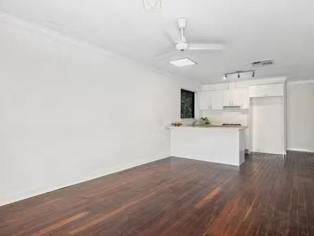 Cozy 25A Ochiltree Way, Kardinya, WA 6163