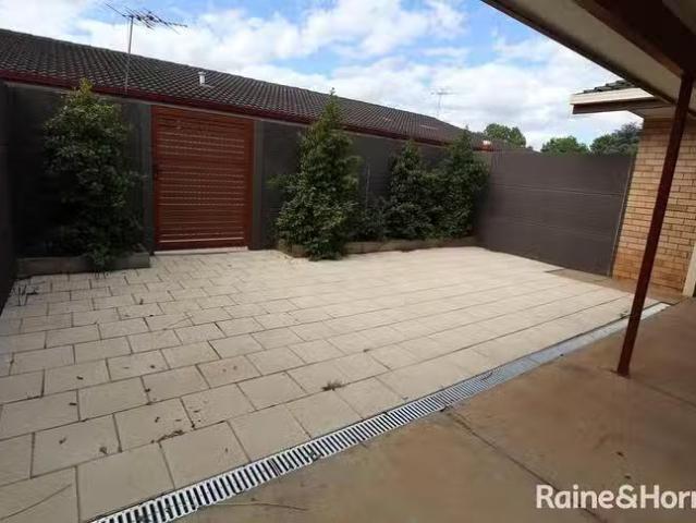 Cozy 2/63 Thorne Street, Wagga Wagga, NSW 2650