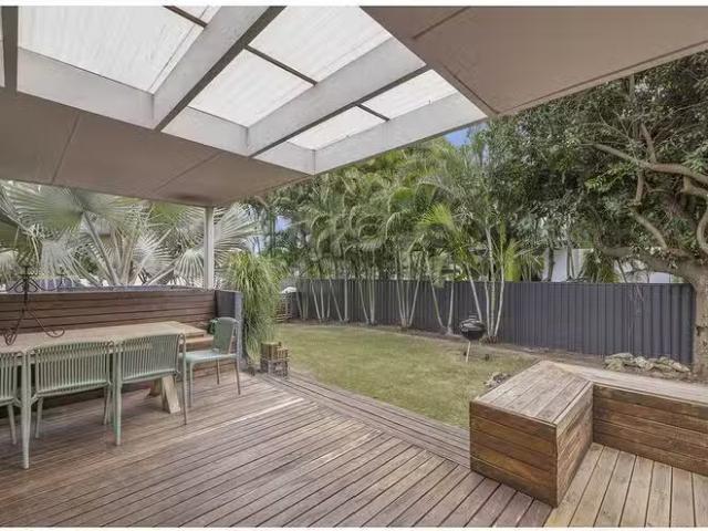 Just in! 26 Allambi Avenue, Broadbeach Waters, QLD 4218