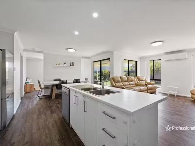 Nice 26 Nerrel Street, Waggrakine, WA 6530