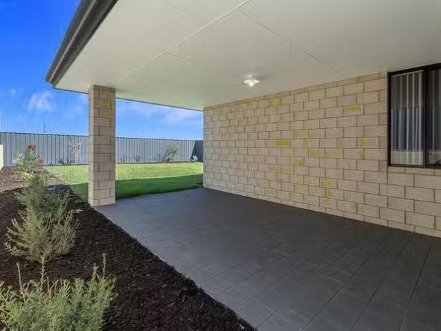 Deal! 273 Whadjuk Drive, Hammond Park, WA 6164